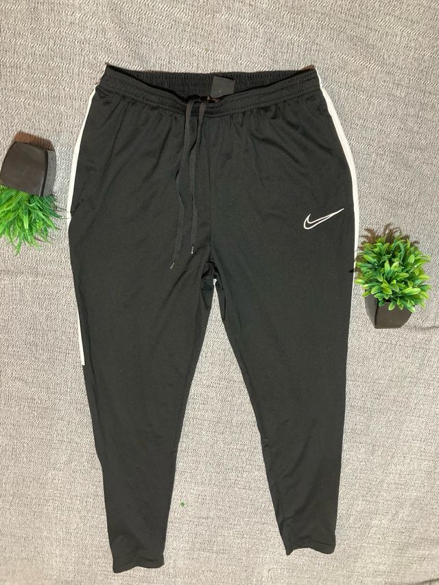 Pantalón Nike Negro con Blanco