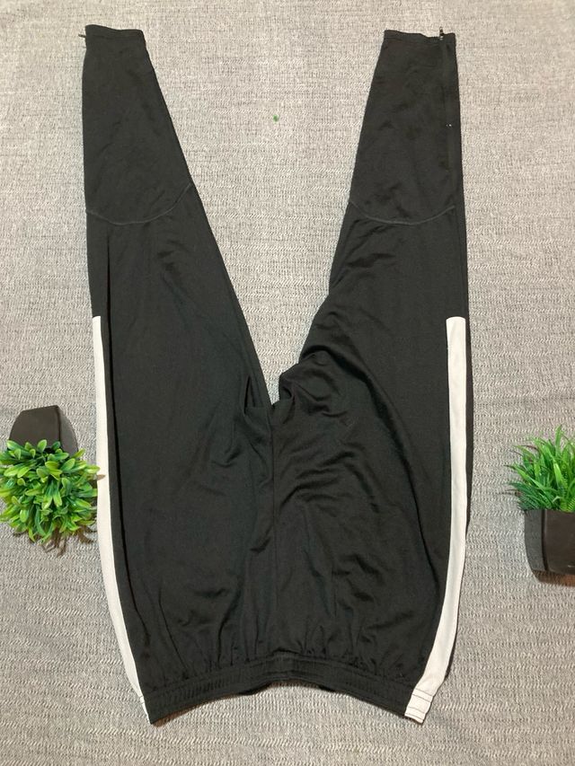 Pantalón Nike Negro con Blanco