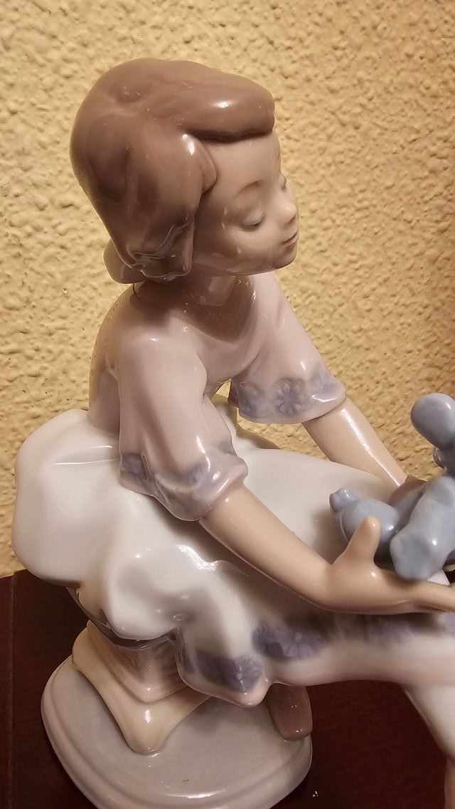 Figura Lladró Niña con Osito Colección