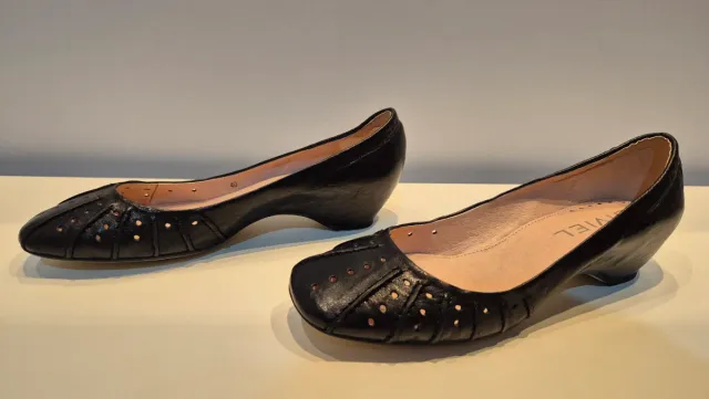 Zapatos tacón cuña Biviel negros