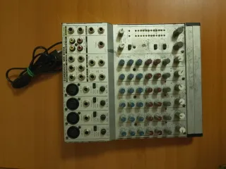 Behringer Eurorack MX802A Mixer
