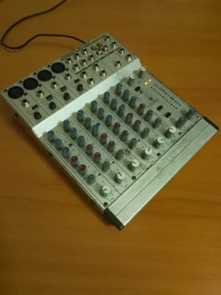 Behringer Eurorack MX802A Mixer