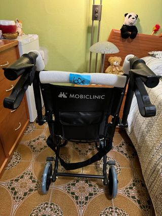 Silla de ruedas MOBICLINIC