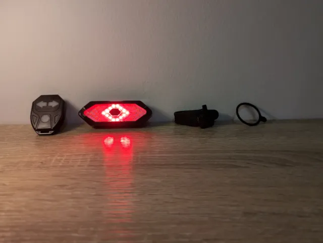 Luci Bici LED con Indicatori e Comando