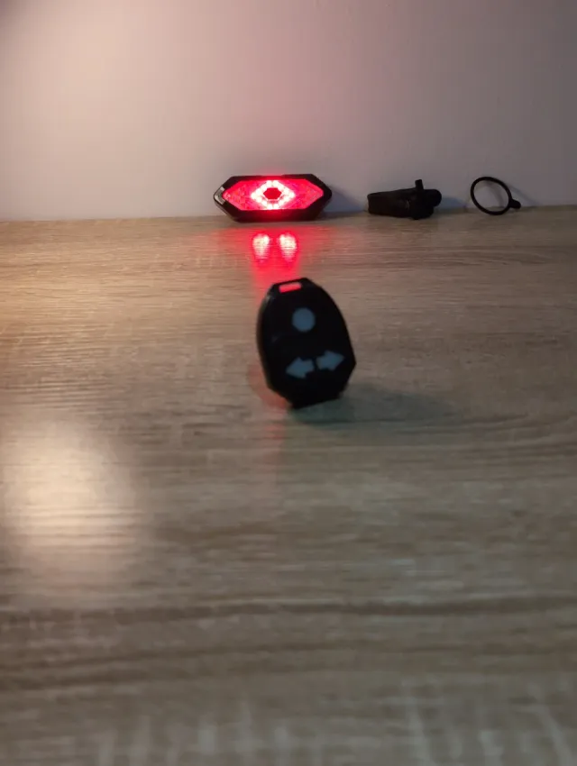 Luci Bici LED con Indicatori e Comando