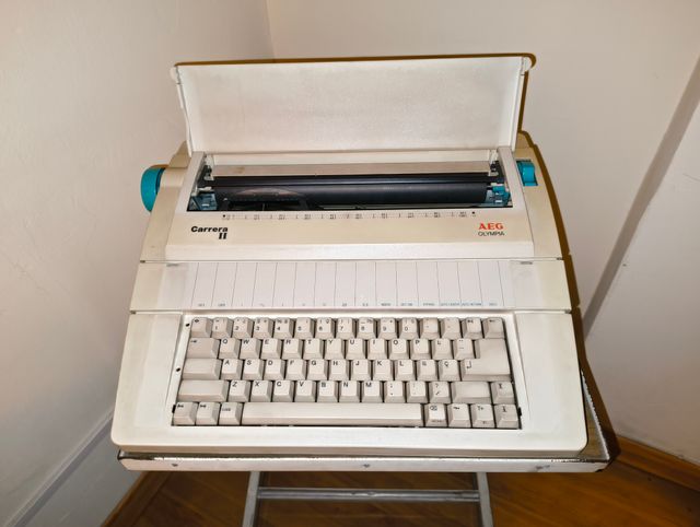 Máquina de escribir Olympia Carrera II