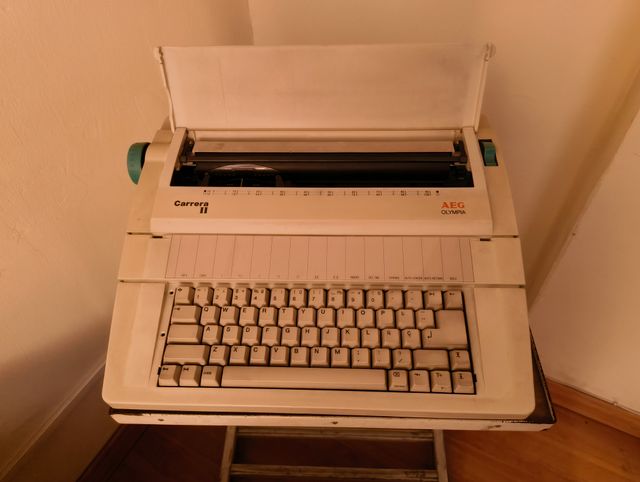 Máquina de escribir Olympia Carrera II