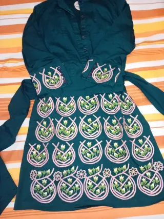 Vestido de invierno verde bordado