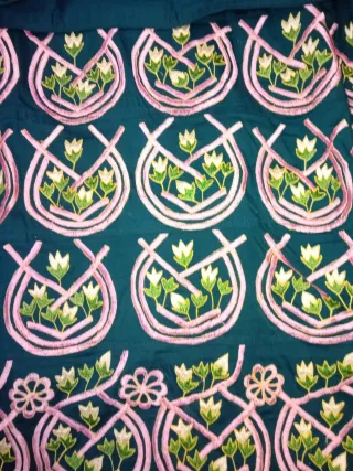 Vestido de invierno verde bordado