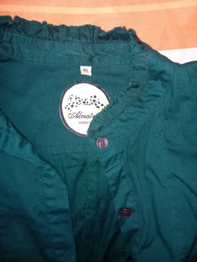 Vestido de invierno verde bordado