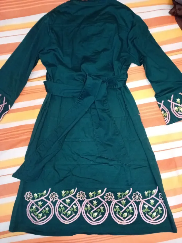 Vestido de invierno verde bordado
