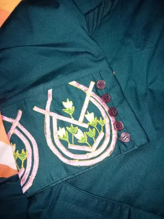 Vestido de invierno verde bordado