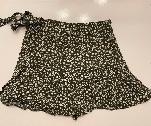 Falda Zara floral verde