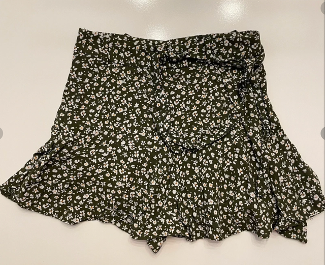 Falda Zara floral verde