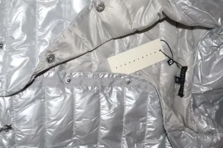 Abrigo Tintoretto plateado con capucha