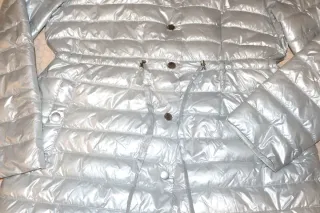 Abrigo Tintoretto plateado con capucha