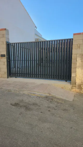 Puerta corredera metálica gris antracita 4x2metros