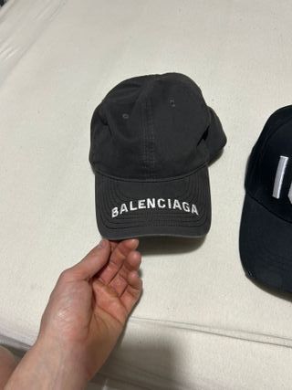 Gorras Balenciaga, Dsquared, Dior Negras