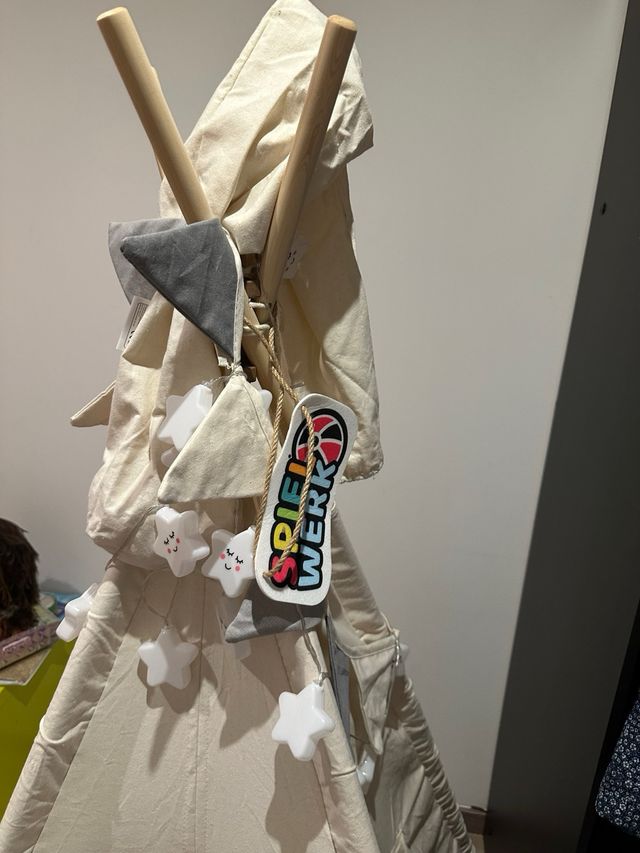 Tipi infantil con luces de estrellas