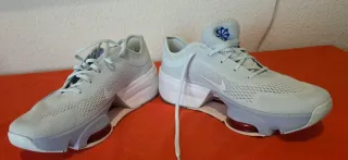 Zapatillas Nike Talla 41 Gris y Rojo. UNISEX