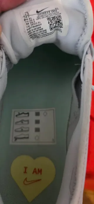 Zapatillas Nike Talla 41 Gris y Rojo. UNISEX