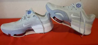 Zapatillas Nike Talla 41 Gris y Rojo. UNISEX