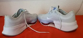 Zapatillas Nike Talla 41 Gris y Rojo. UNISEX