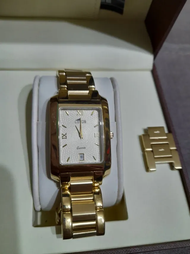 Reloj Lotus Caballero Dorado