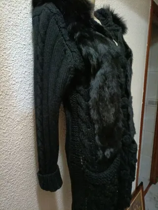 Chaqueta de punto con piel negra