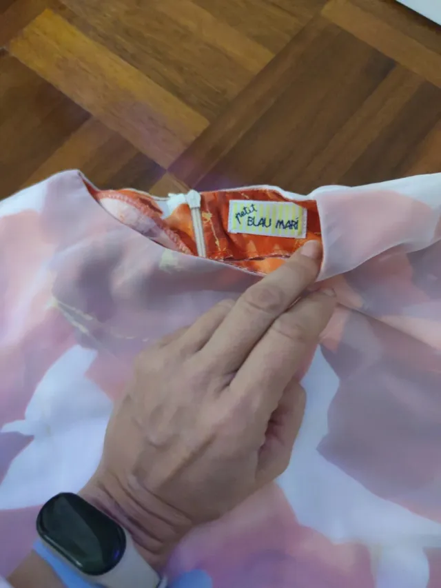 Vestido de niña rojo y blanco