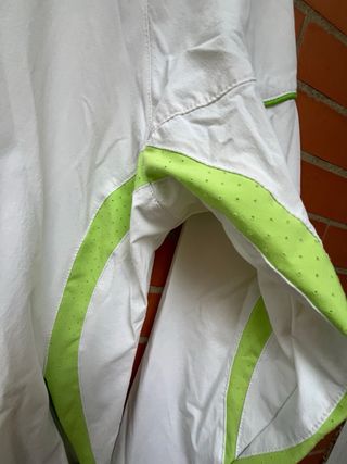 Cortavientos Decathlon Talla 44 Verde y Blanco