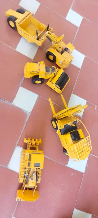 Conjunto Camiones Caterpillar metálicos de juguete