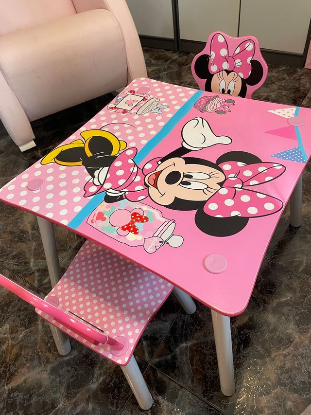 Mesa y 2 Sillas Minnie Mouse Infantil