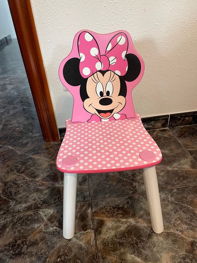Mesa y 2 Sillas Minnie Mouse Infantil