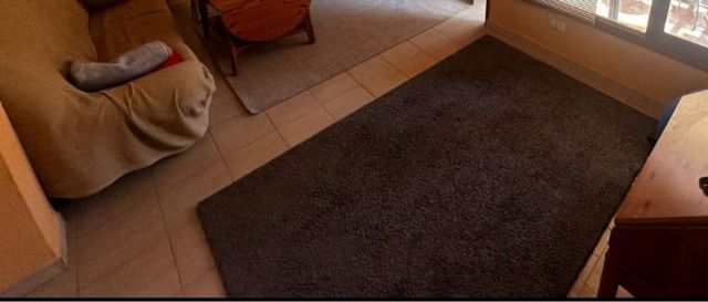 Alfombra pelo largo gris oscuro