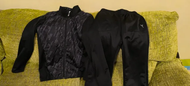 Chándal Decathlon Negro Talla 7-8, 123-130 cm.