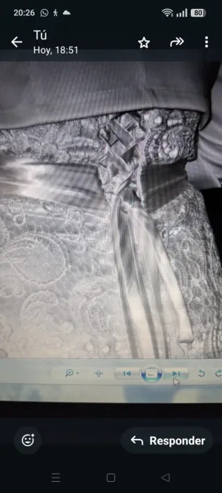 Vestido de fiesta o novia blanco . Fotos ordenador