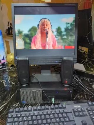 PC Dell Escritorio con Monitor. Excelente regalo.