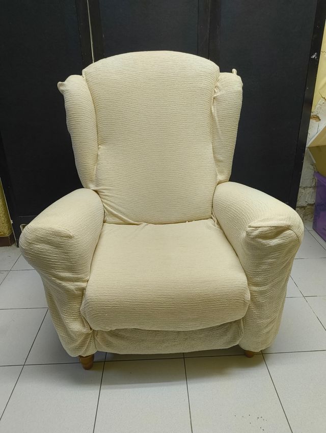 Butaca reclinable de tela beige