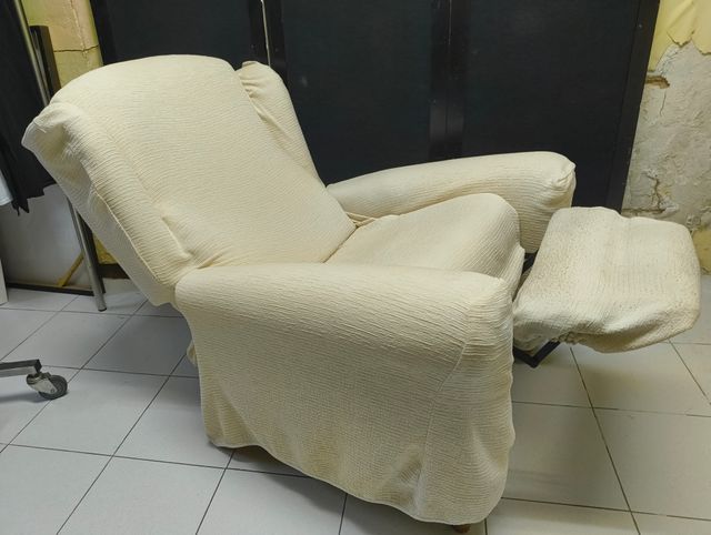 Butaca reclinable de tela beige