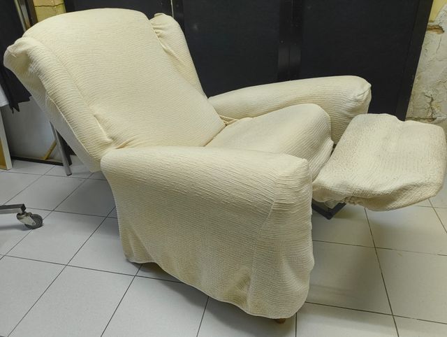Butaca reclinable de tela beige