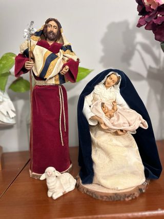 Belén antiguo de 40 cm aproximadamente. Es un Bel