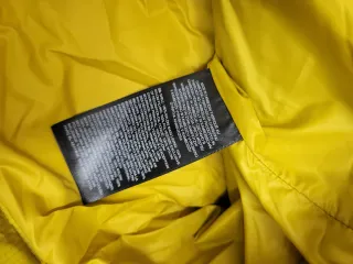 The North Face Chaquetón Negro y Amarillo