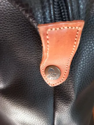 Bolso de piel El Caballo.