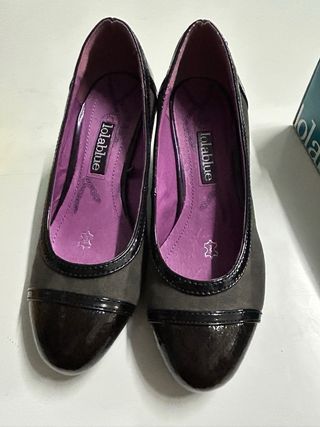 Zapatos de tacón grises sin estrenar