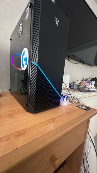 PC Gamer Negro con Luces Azules