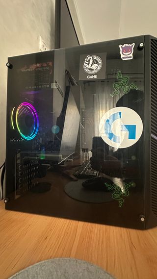 PC Gamer Negro con Luces Azules