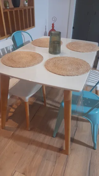 Juego de Mesa Comedor/Cocina MELAKA más sillas