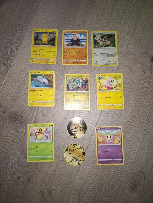 Cartas Pokémon: Pikachu, Bewear, Smeargle, Tynamo,