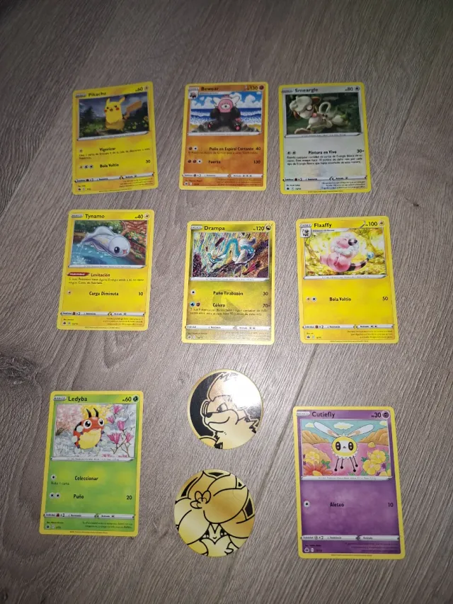 Cartas Pokémon: Pikachu, Bewear, Smeargle, Tynamo,